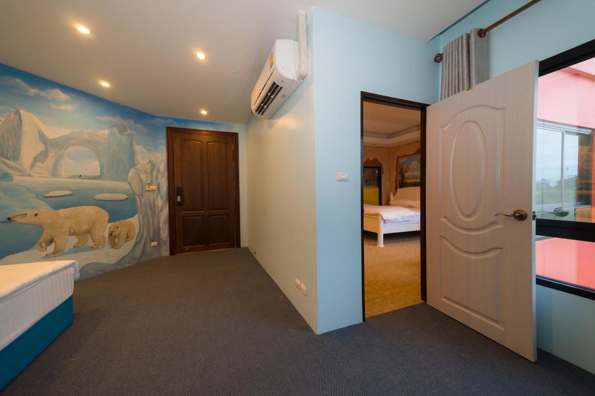 Thongtara House Boutique Srinakarin Hotel Bangkok Room photo