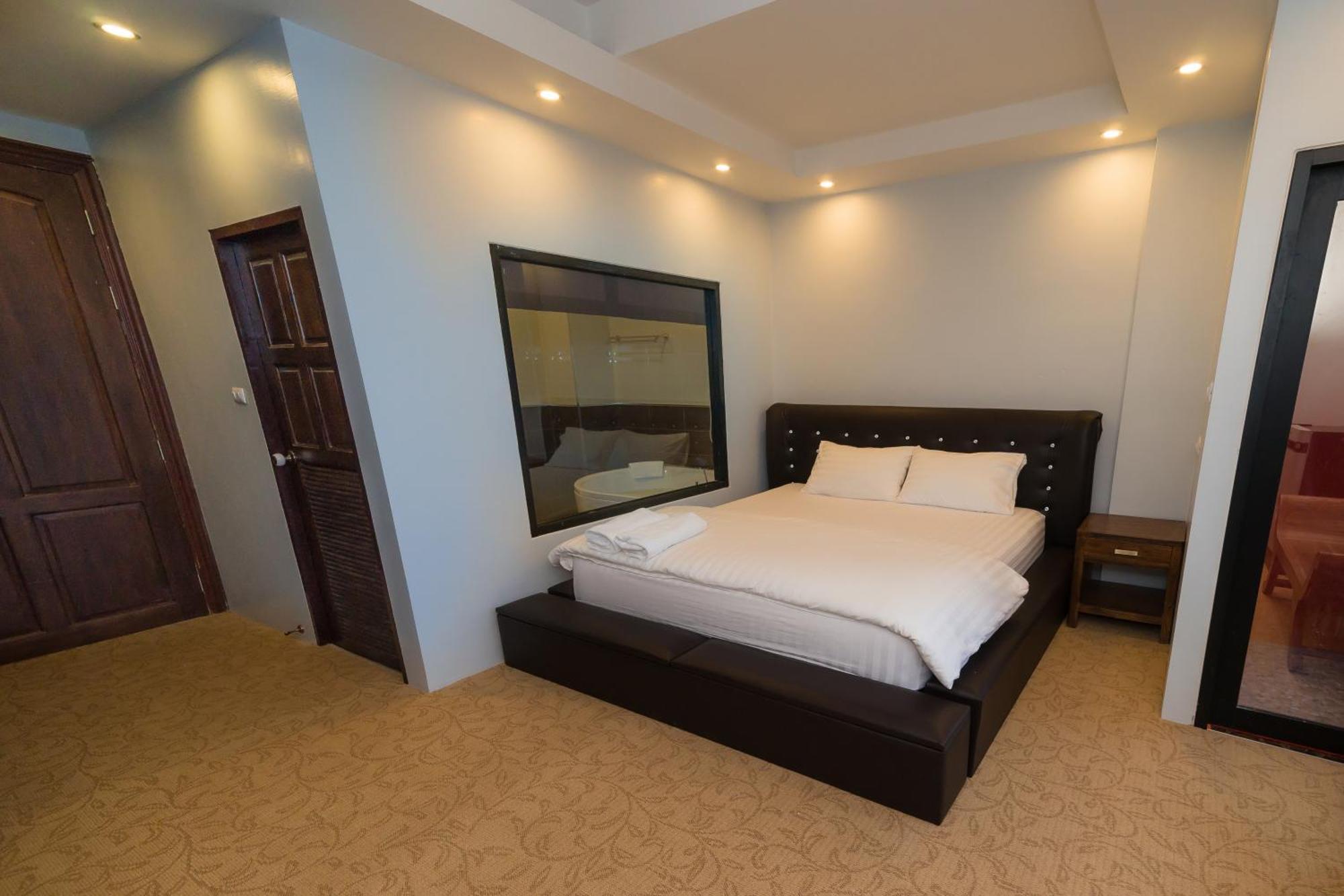 Thongtara House Boutique Srinakarin Hotel Bangkok Room photo