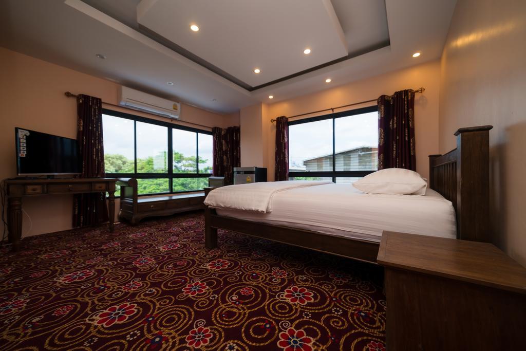 Thongtara House Boutique Srinakarin Hotel Bangkok Room photo