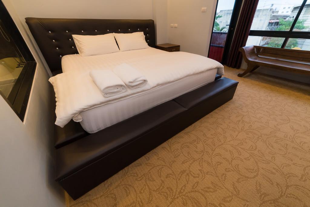 Thongtara House Boutique Srinakarin Hotel Bangkok Room photo