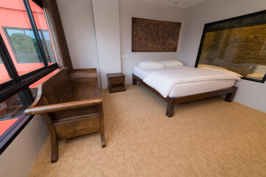 Thongtara House Boutique Srinakarin Hotel Bangkok Room photo